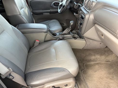 Used 2002 Chevrolet TrailBlazer LTZ RWD image 9