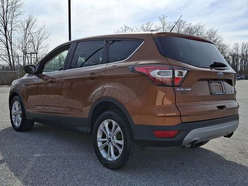 Used 2017 Ford Escape SE image 4