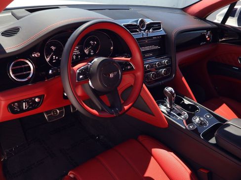 Certified 2023 Bentley Bentayga AWD/4WD image 4