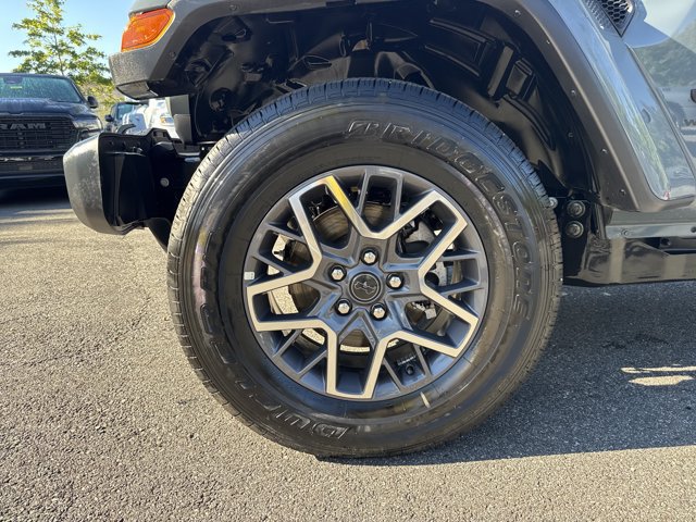 Certified 2026 Jeep Wrangler Unlimited Sahara AWD/4WD image 11