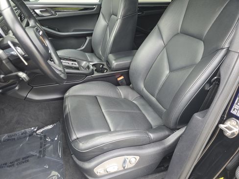 Certified 2023 Porsche Macan AWD/4WD image 5