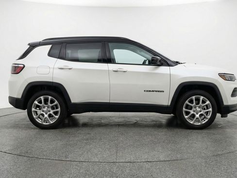 Used 2025 Jeep Compass Limited AWD/4WD image 11