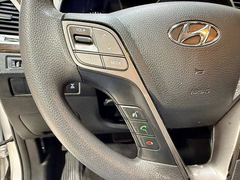 Used 2017 Hyundai Santa Fe SE image 12