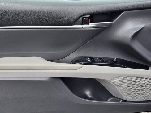 Used 2019 Toyota Camry LE FWD image 13