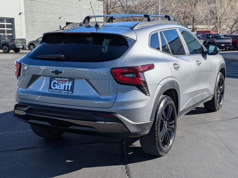 Used 2025 Chevrolet Trax ACTIV w/ Sunroof Package image 3
