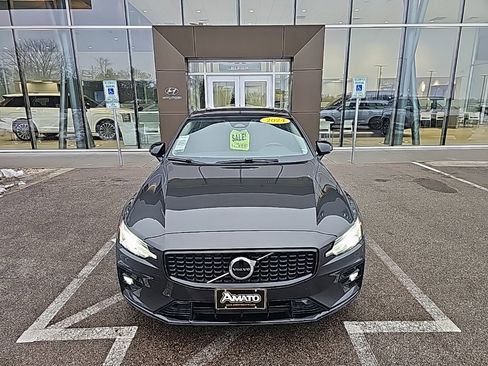 Used 2024 Volvo S60 B5 Core image 8