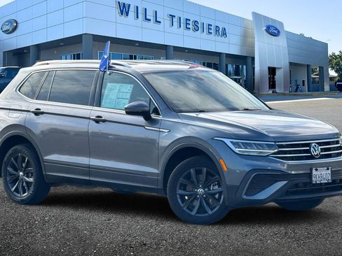 Used 2024 Volkswagen Tiguan SE image 2