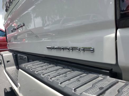 Used 2022 GMC Sierra 2500 Denali w/ Denali Ultimate Package AWD/4WD image 7