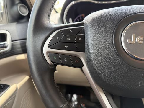 Used 2019 Jeep Grand Cherokee Laredo RWD image 25