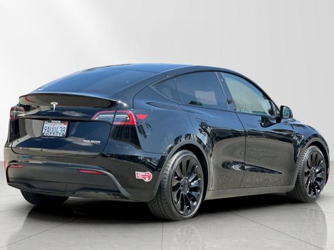 Used 2022 Tesla Model Y Performance AWD/4WD image 3