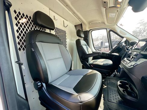 Used 2024 RAM ProMaster 2500 w/ Convenience Group image 29