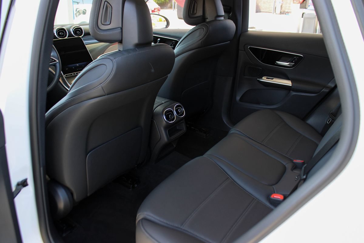 Used 2025 Mercedes-Benz GLC 350e 4MATIC image 17