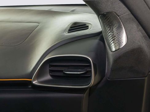 Used 2023 McLaren Artura RWD image 32
