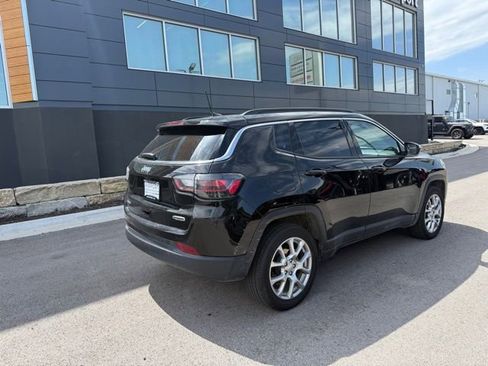 Used 2024 Jeep Compass Latitude w/ Sun and Sound Group AWD/4WD image 3