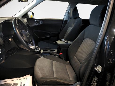 Used 2023 Kia Soul EX image 12