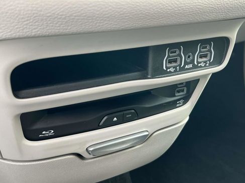 Certified 2022 Chrysler Pacifica Touring-L w/ Uconnect Theater Family Group image 31