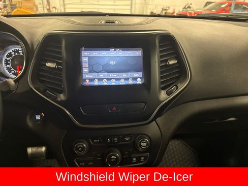 Used 2019 Jeep Cherokee Latitude Plus w/ Cold Weather Group image 19