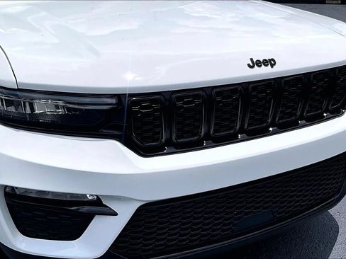 Used 2023 Jeep Grand Cherokee Limited w/ Black Appearance Package RWD image 29