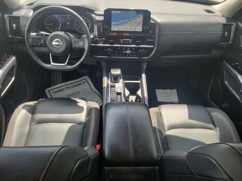 Used 2022 Nissan Pathfinder SL FWD image 11