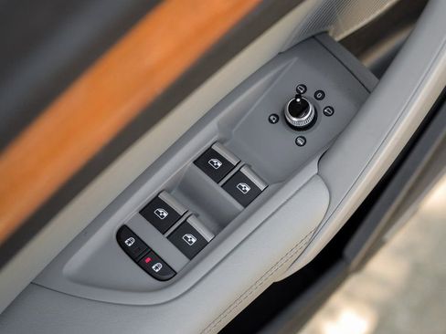 Used 2022 Audi Q5 2.0T Prestige w/ Prestige Package image 56