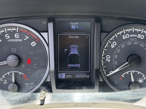 Used 2021 Toyota Tacoma TRD Sport w/ TRD Premium Sport Package AWD/4WD image 33