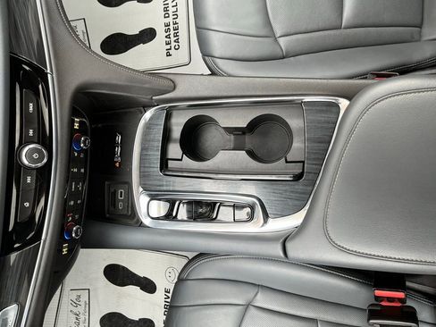 Used 2022 Buick Enclave Premium w/ Experience Buick Package image 38