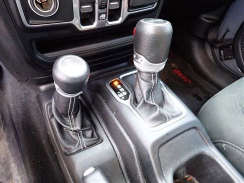 Used 2019 Jeep Wrangler Unlimited Sahara image 14