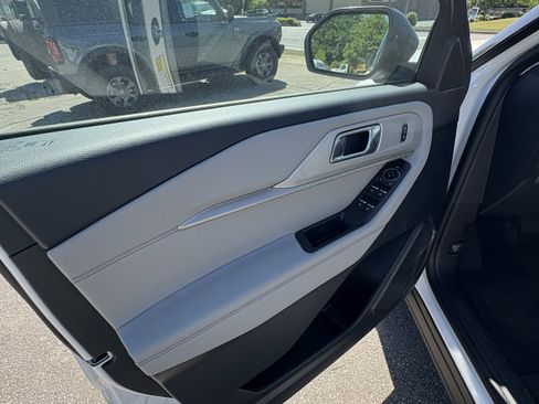 New 2026 Ford Explorer Active w/ Active Comfort Package image 10