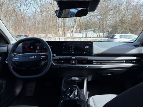 Used 2025 Kia K4 LXS image 32