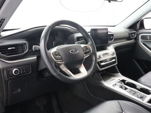 Used 2022 Ford Explorer XLT w/ Equipment Group 202A AWD/4WD image 16