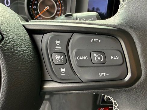 Used 2025 Jeep Wrangler Willys image 33