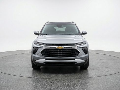 Used 2025 Chevrolet TrailBlazer LT image 2