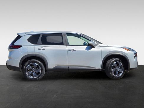 Used 2025 Nissan Rogue SV FWD image 3