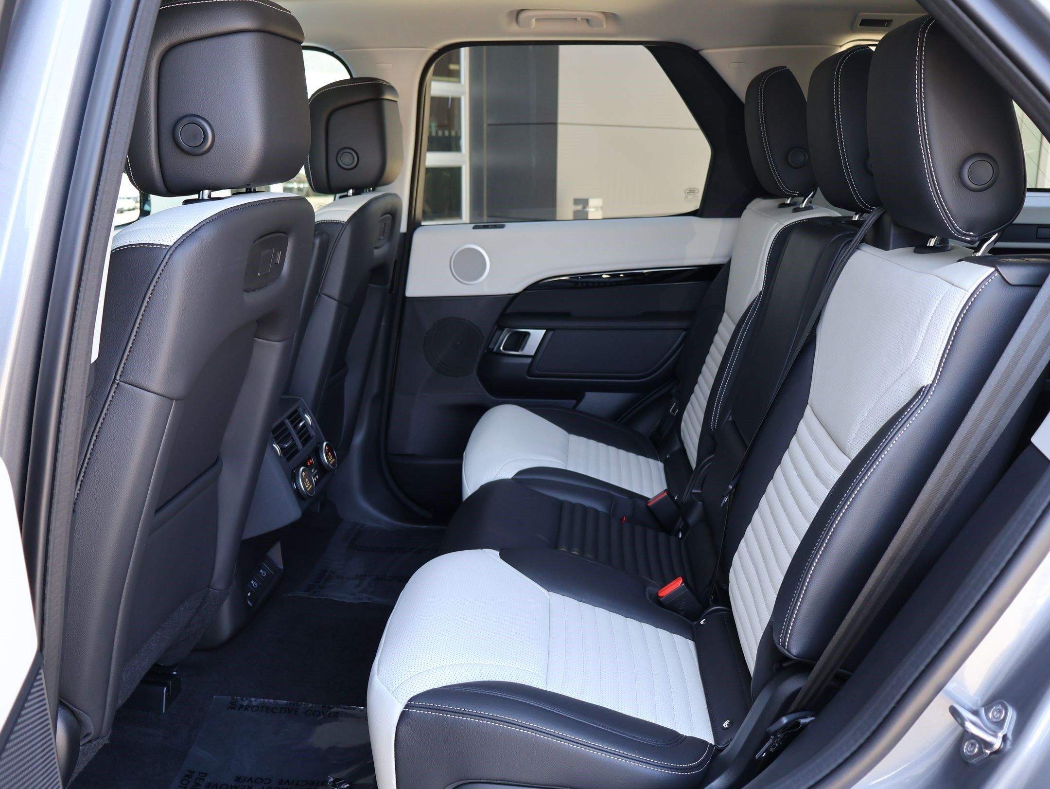 Used 2026 Land Rover Discovery S AWD/4WD image 29