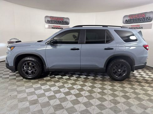 Used 2025 Honda Pilot TrailSport image 7
