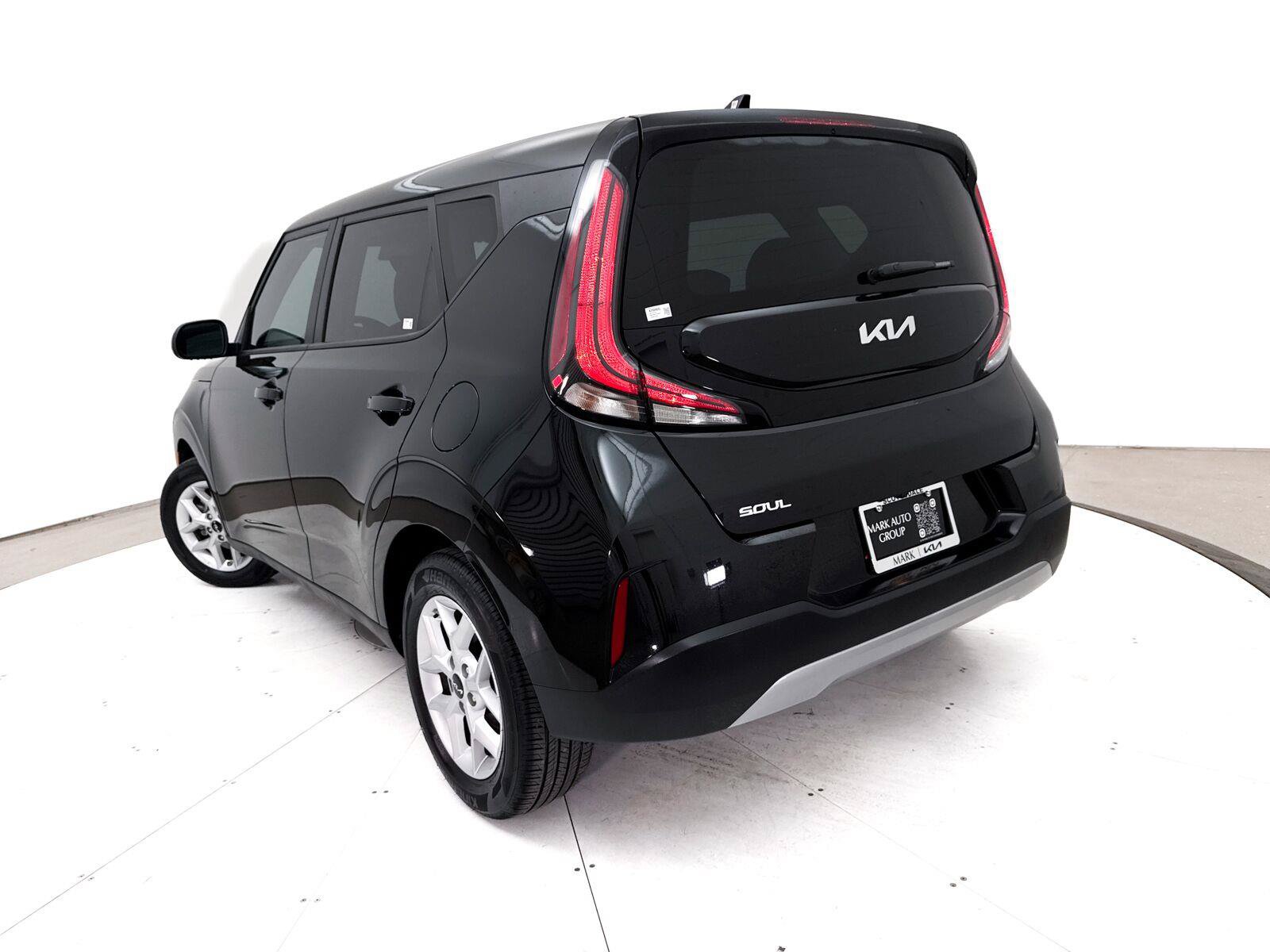 Used 2025 Kia Soul LX w/ LX Technology Package FWD image 6