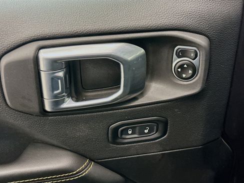 Used 2025 Jeep Wrangler Unlimited Sahara AWD/4WD image 15