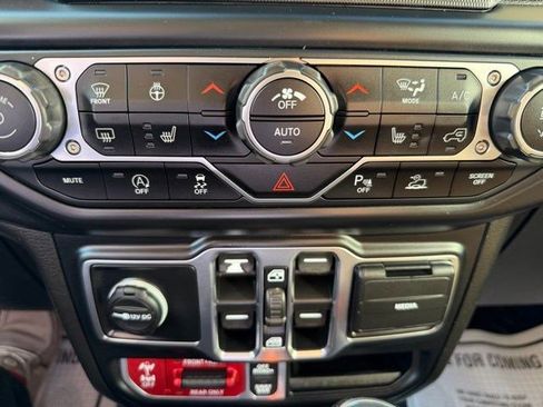 Used 2020 Jeep Gladiator Rubicon w/ Dual Top Group AWD/4WD image 34
