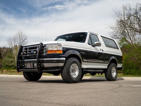 Used 1993 Ford Bronco XLT AWD/4WD image 7