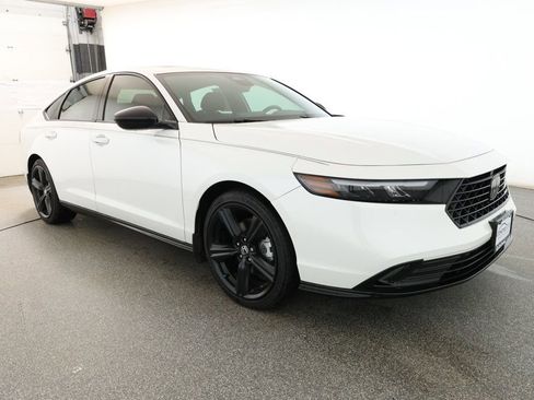 Used 2025 Honda Accord Sport image 3