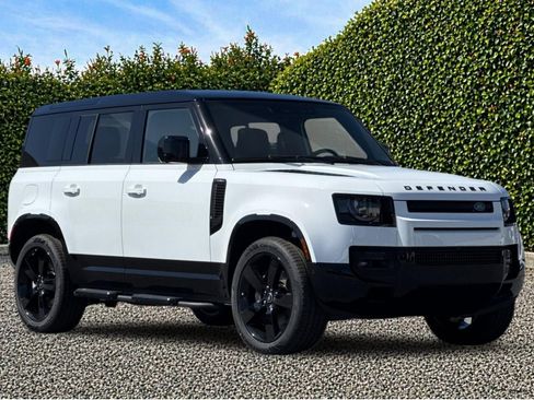 New 2025 Land Rover Defender 110 X-Dynamic SE AWD/4WD image 8