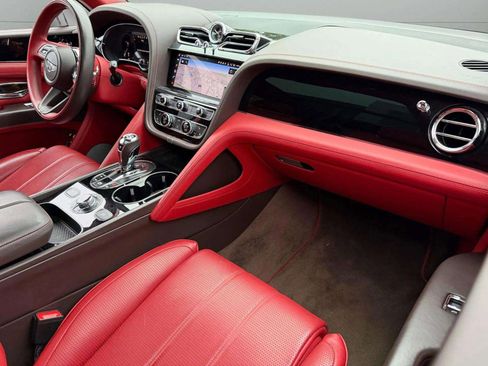 Certified 2022 Bentley Bentayga image 2