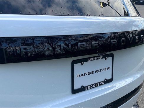 New 2025 Land Rover Range Rover SE image 15