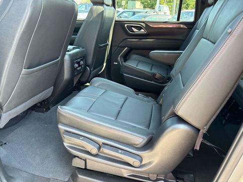 Used 2022 Chevrolet Suburban RST w/ Luxury Package AWD/4WD image 9