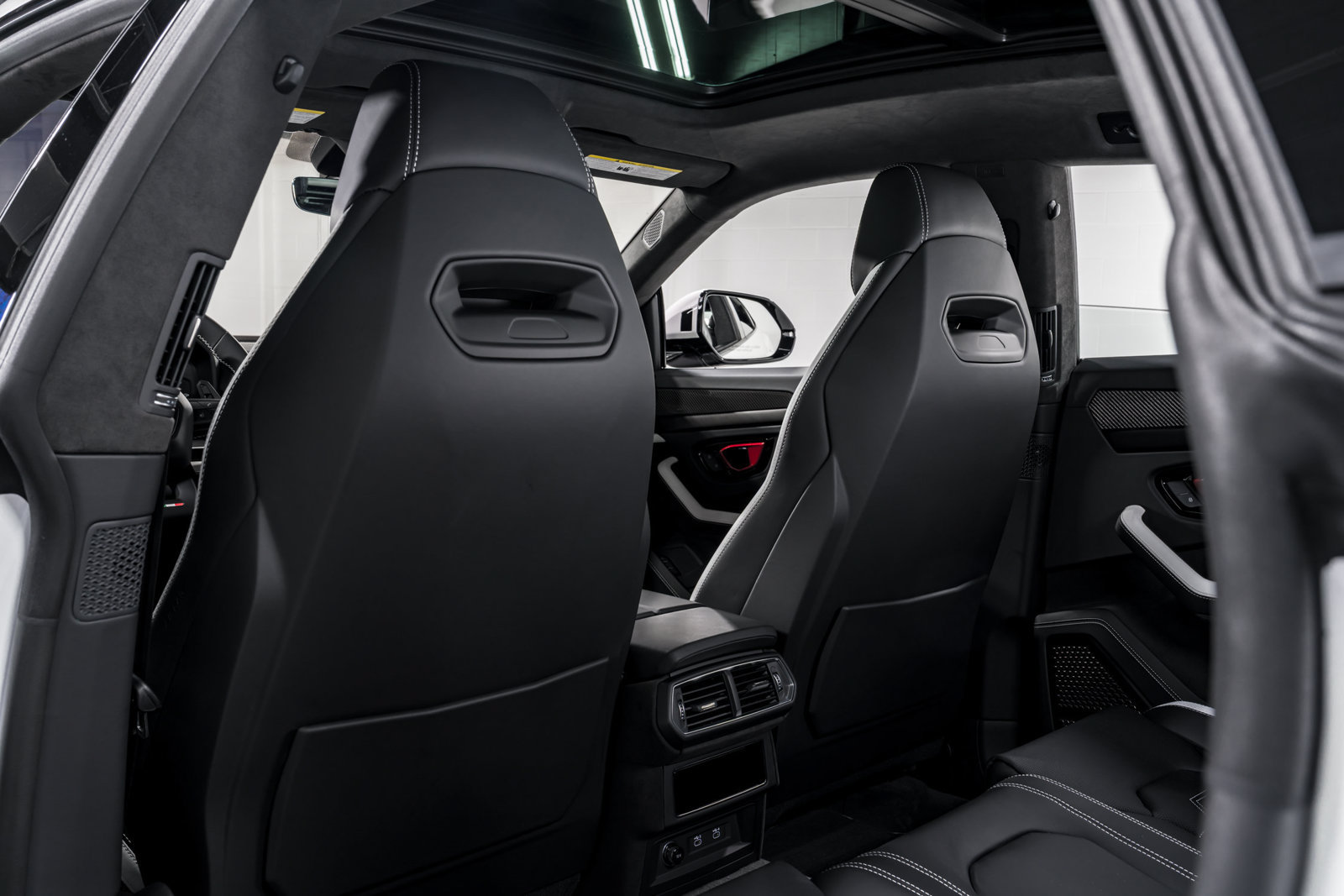 Used 2025 Lamborghini Urus SE AWD/4WD image 30