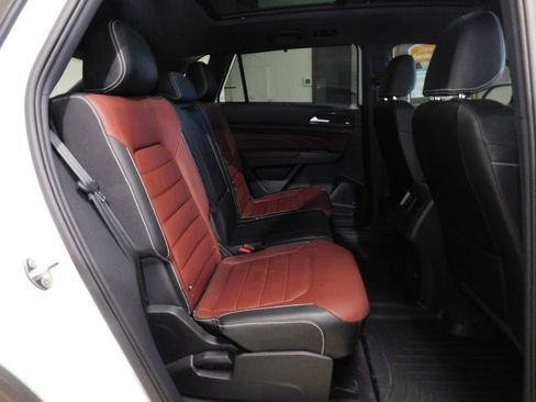 Used 2023 Volkswagen Atlas Cross Sport SEL Premium R-Line image 96