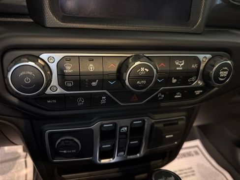 Used 2021 Jeep Wrangler Unlimited Sahara AWD/4WD image 30