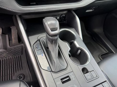 Used 2021 Toyota Highlander XSE AWD/4WD image 25