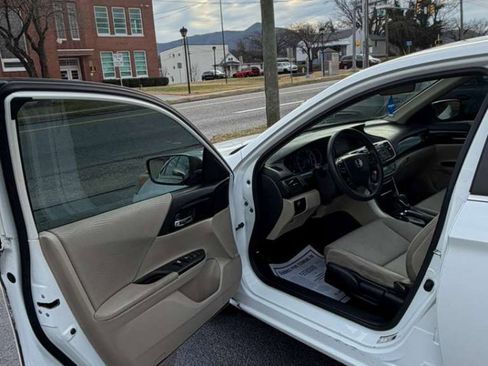 Used 2017 Honda Accord LX image 12