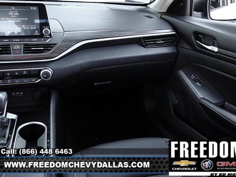 Used 2024 Nissan Altima 2.5 SV FWD image 32